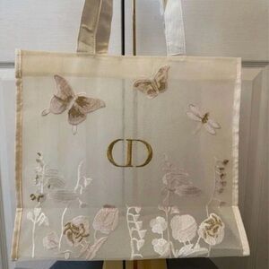 Christian Dior Elegant Cream Tote Bag with Embroidered Design